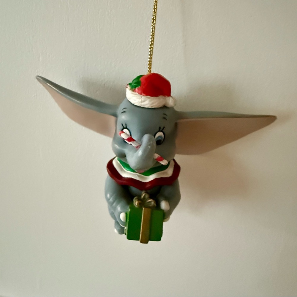 Disney Dumbo Flying with present ornament - FINAL $ DROP!